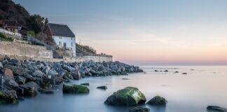 Co powiesić na ścianie za telewizorem?