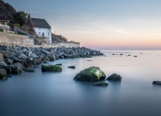 Jak daleko może być telewizor od kominka?