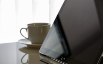 Czym skleić rolety dzień noc?