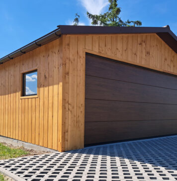 garaż drewniany na stalowym szkielecie